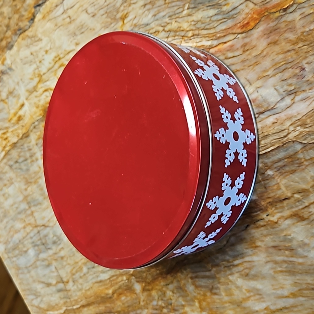 Snowflake Roubd Tin